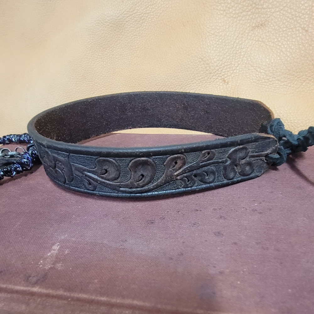 Bohemian Hippie Tooled Leather Choker Necklace With Suede Feather & Amethyst - Picture 9 of 12